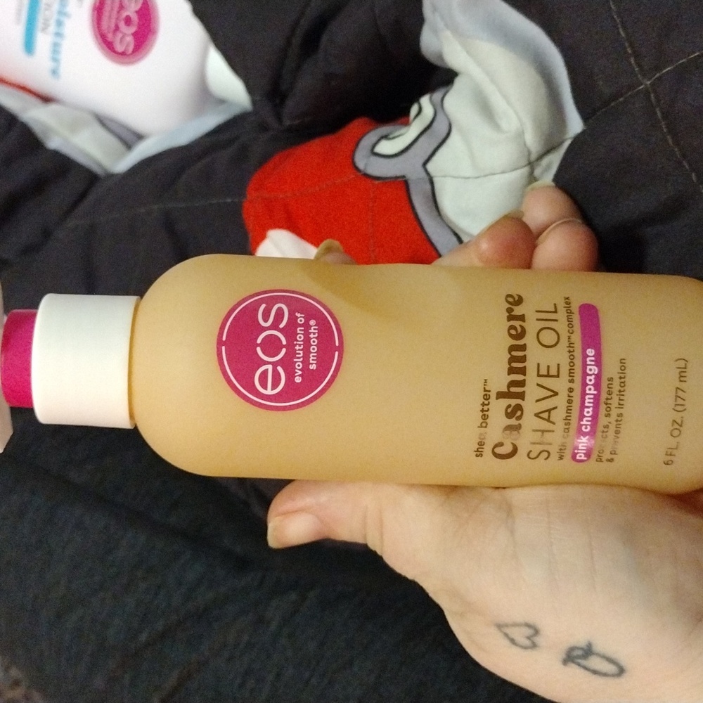 EOS cashmere shave oil Pink Champagne six fluid ounces